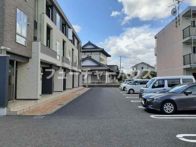 ロリエ　Ｂの駐車場|駐車場があります