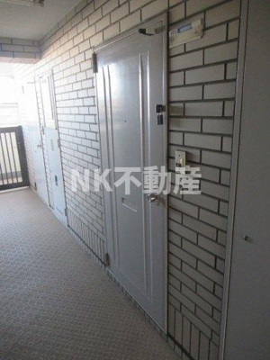 【玄関】 | シティパーク菱屋西（長瀬賃貸） | 収納もある玄関です