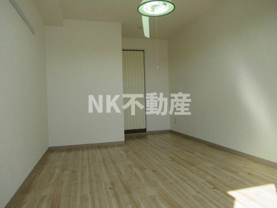 【居間・リビング】 | シティパーク菱屋西（長瀬賃貸） | 洋室です