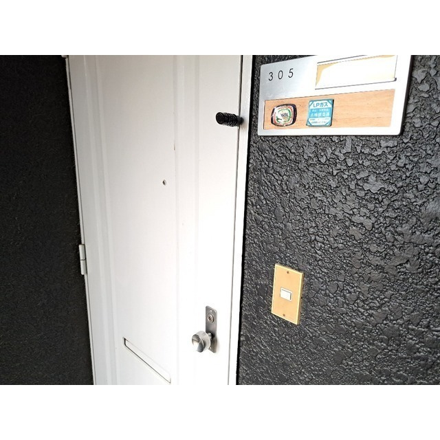 寿ハイツの玄関