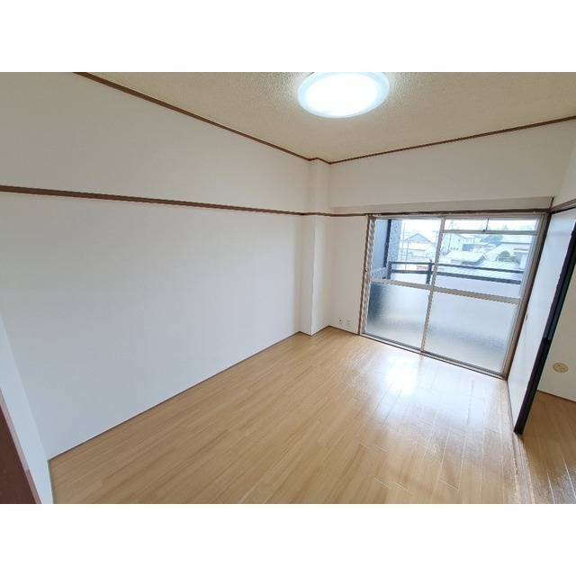 寿ハイツの居間・リビング