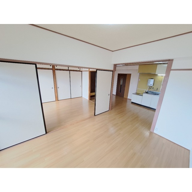 寿ハイツの居間・リビング