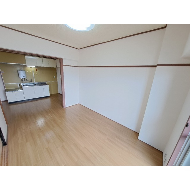 寿ハイツの居間・リビング