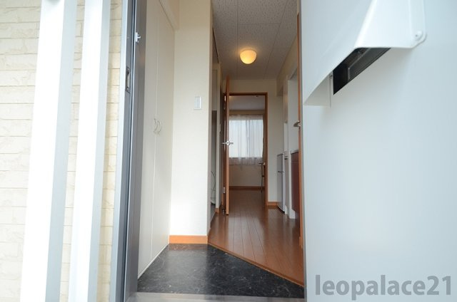 レオパレスボヌールＳの玄関|備品や設備仕様は号室等により異なります現地をご確認下さい。