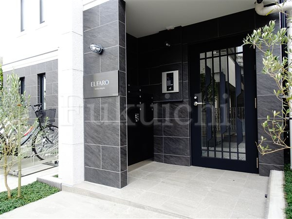 エルファーロ都立大学のエントランス