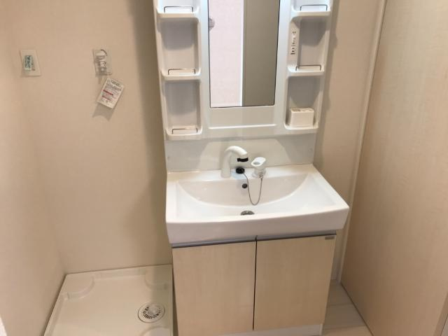 サンタ・アナの洗面所|洗髪洗面化粧台