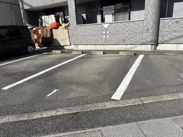 アシュランスの駐車場