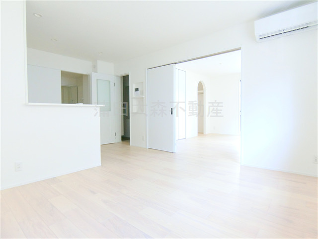 プラス　ウィステリア　の居間・リビング