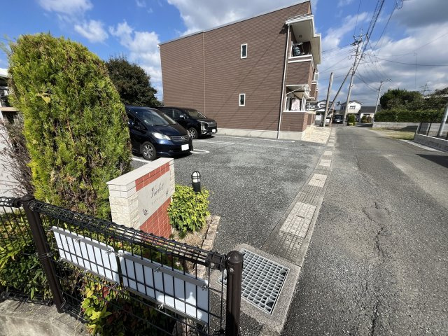 ヴァイオレットの駐車場