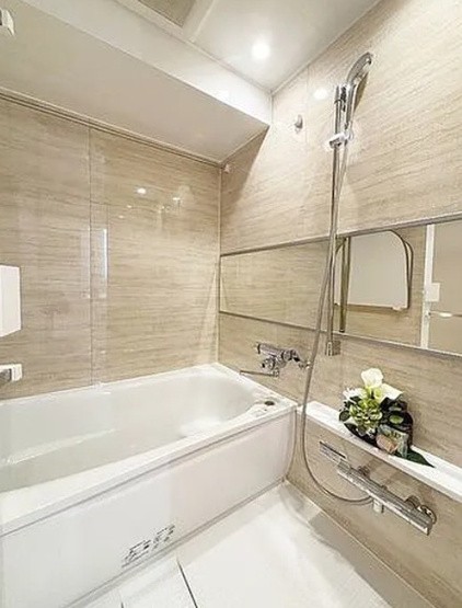 【浴室】 | 東高西ケ原ペアシティ | 一日の疲れが癒される優雅な時間を堪能できるゆとりあるバスルームです。