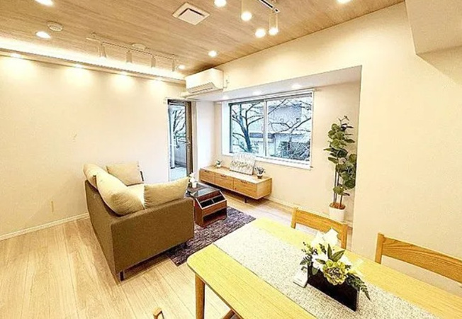 【居間・リビング】 | 東高西ケ原ペアシティ | 爽やかな通風と採光を存分に感じる事が出来る、開放感あふれる住空間。