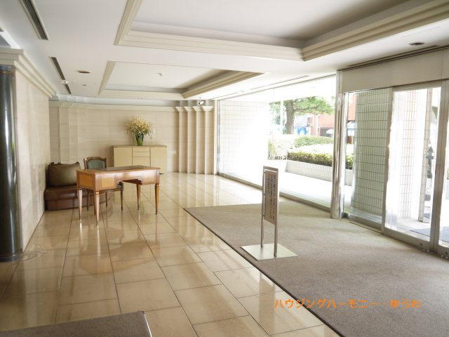 【その他共用部分】 | 東高西ケ原ペアシティ | 清潔感と歓迎感があるエントランスホールとなります。