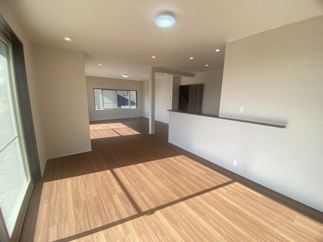 兵庫県神戸市垂水区つつじが丘7丁目2389-6の居間・リビング|ゆったりとしたリビングです