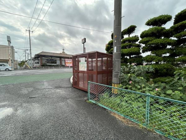 【その他】 | マンション進入路にゴミステーションがございます。
通勤時にもゴミが出しやすいのが魅力です。