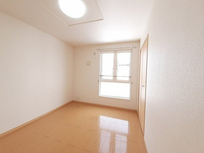 【内装】 | マルシェＦ | 内装は落ち着いています