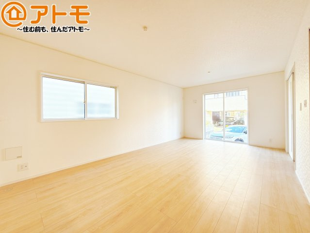 【居間・リビング】 | 清水区押切第7　新築戸建　全1棟 | 日当たりのよいリビングは、一年を通してぽかぽかとしています。家族が自然と集まる空間になりそうですね♪