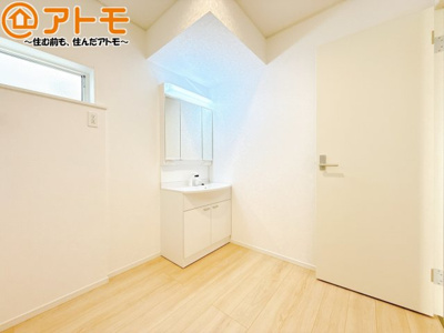 【独立洗面台】 | 清水区押切第7　新築戸建　全1棟 | シャワータイプの洗面台は、洗濯物の土汚れなどの予洗いもしやすいため、お子様のいるご家庭でも大活躍！