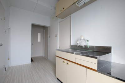 【居間・リビング】 | 北野田マンション巽Ａ棟 | 洗濯置場