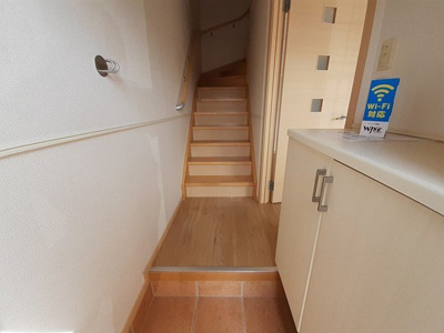 【玄関】 | セレニティ薬師Ｂ | きれいな玄関です