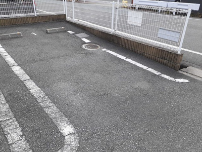 【駐車場】 | メゾン・ド・グラースＡ | 駐車場があるので、車を買う予定の方も安心です