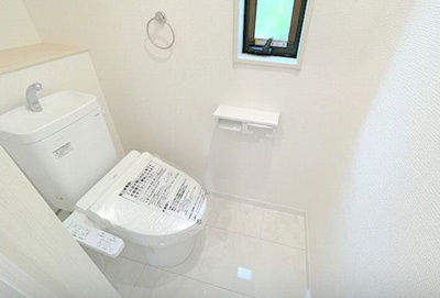 【トイレ】 | ☆☆価格変更！！新築分譲　内郷内町　オール電化　全４棟！！ | 1，2階　何時でも清潔に保ちやすく、快適機能がいっぱいの使い易さにこだわった節水型トイレ
