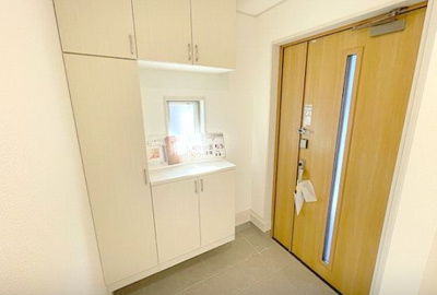 【玄関】 | ☆☆価格変更！！新築分譲　内郷内町　オール電化　全４棟！！ | 大容量のシューズボックス！！