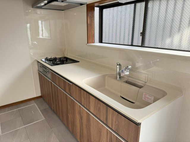 八王子市　暁町　中古戸建てのキッチン|～新規交換済、使い勝手の良いシステムキッチン（LIXIL製）～