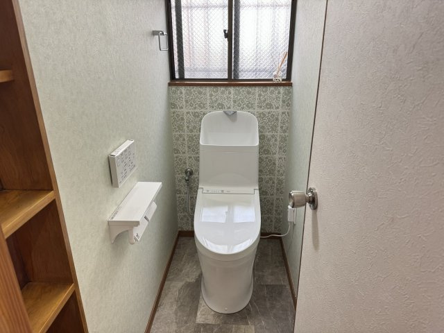 八王子市　暁町　中古戸建てのトイレ|～暖房温水洗浄機能付きトイレ　冬場は特に嬉しい機能ですね～