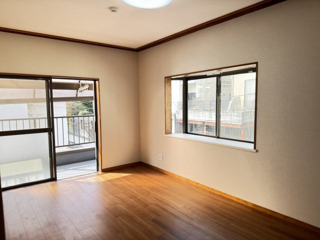 八王子市　暁町　中古戸建ての子供部屋|～2階7.5帖の主寝室　ベッドなど大型家具のレイアウトもしやすい広さです～