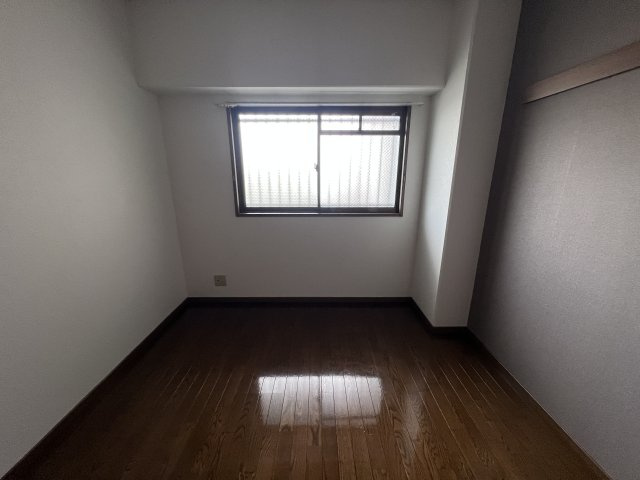 メリヤス岡場の洋室