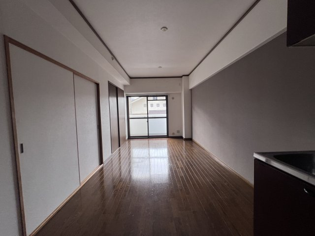 メリヤス岡場の外観