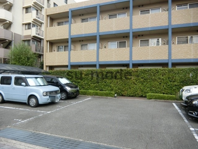 ソレイユ東奈良の駐車場