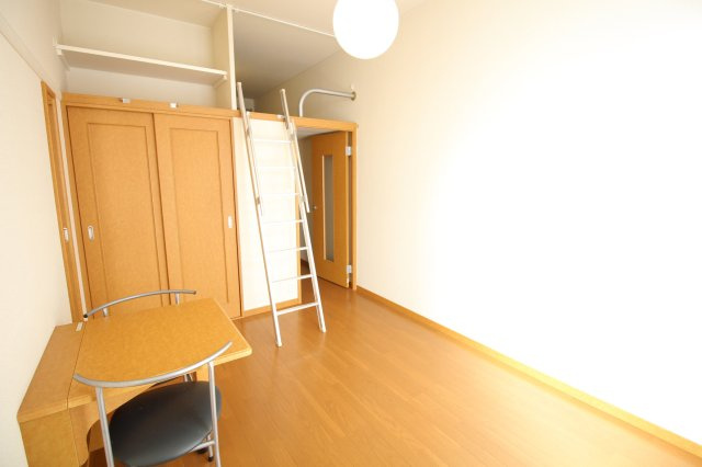 レオパレス王寺の寝室