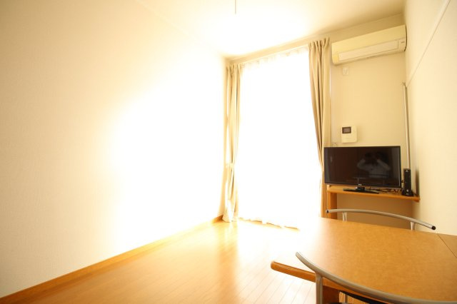 レオパレス王寺の居間・リビング