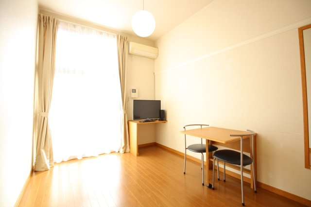 レオパレス王寺の居間・リビング