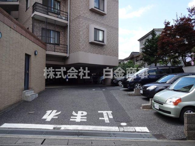 サニーコート鶴ヶ島の駐車場