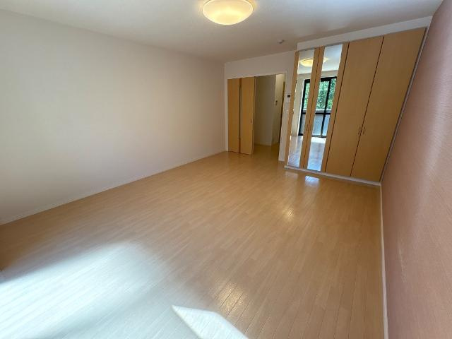 アルマトゥーラの居間・リビング|洋室