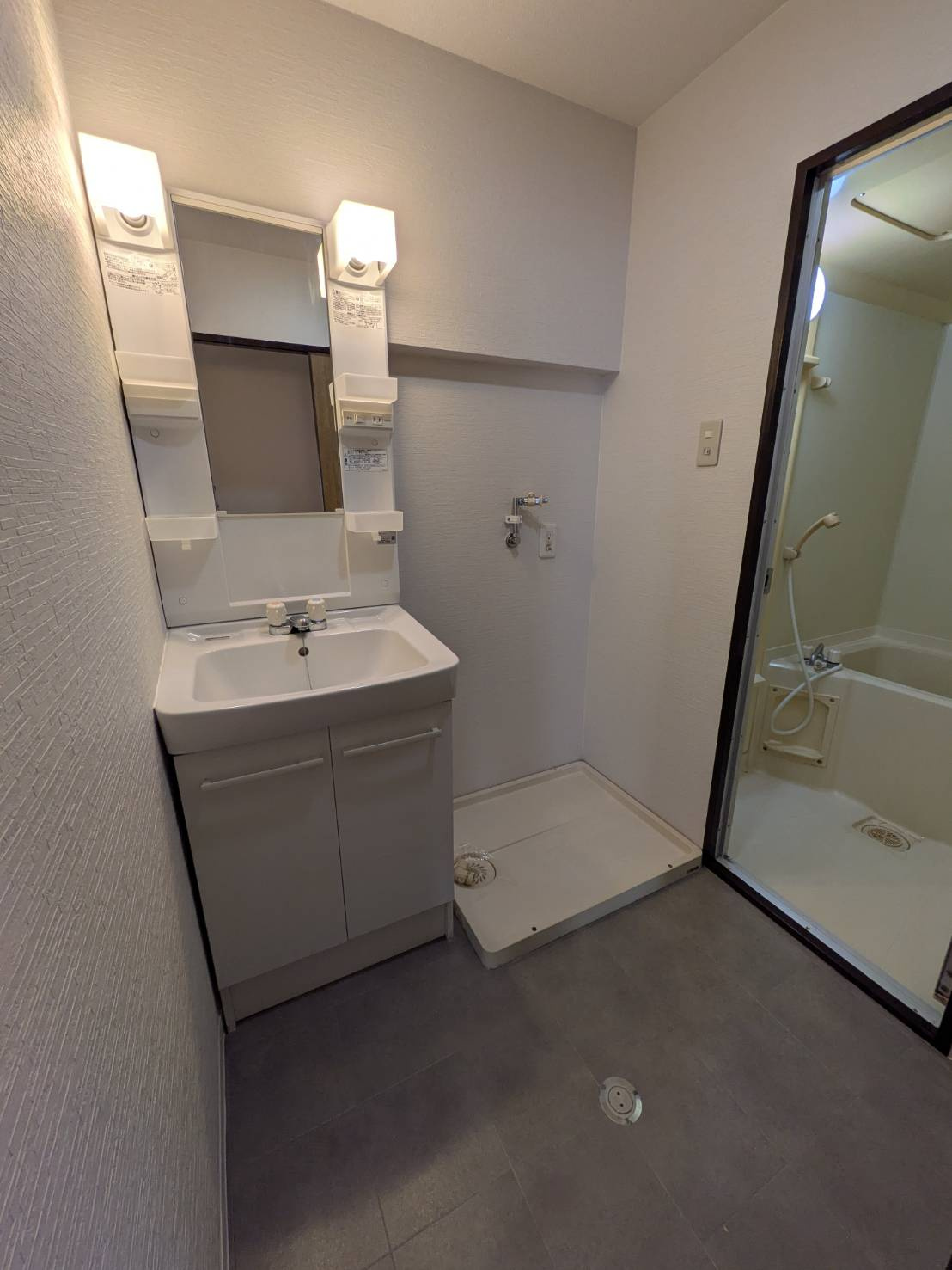 サンロイヤル唐櫃の洗面所|広い洗面スペース