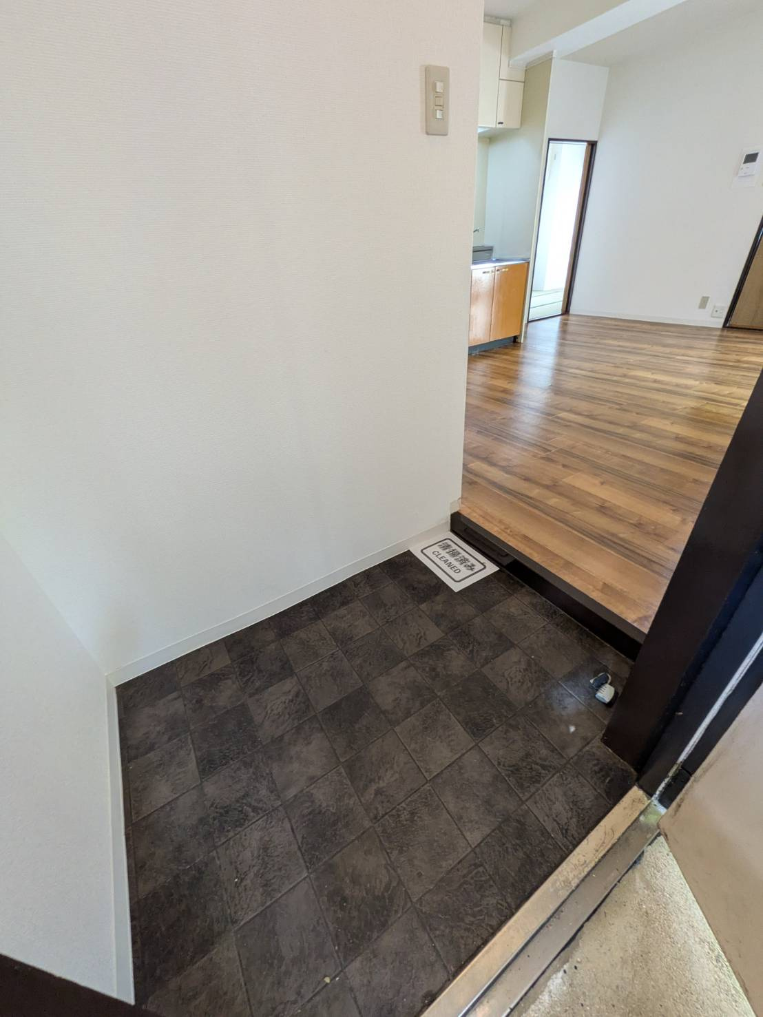 サンロイヤル唐櫃の玄関|収納もある玄関です