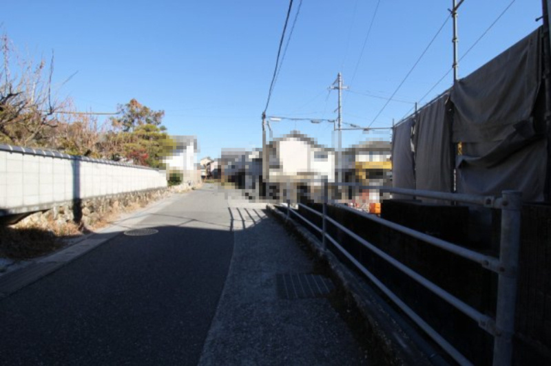 鴨部　建築条件なし　売土地　4号地（全4区画）の前面道路含む現地写真|北側　幅4.0ｍ　公道　接面　5.0ｍ