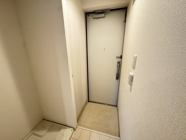 リブリ・ラム　ワイヤーの玄関