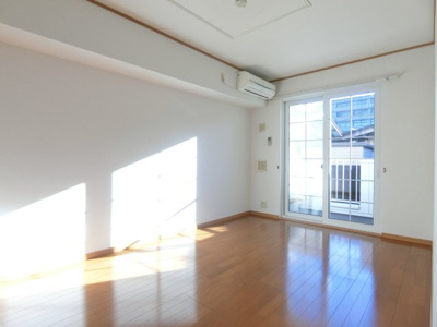 【居間・リビング】 | トゥー・ル・モンドＣ | イメージ103号室の写真（反転あり）