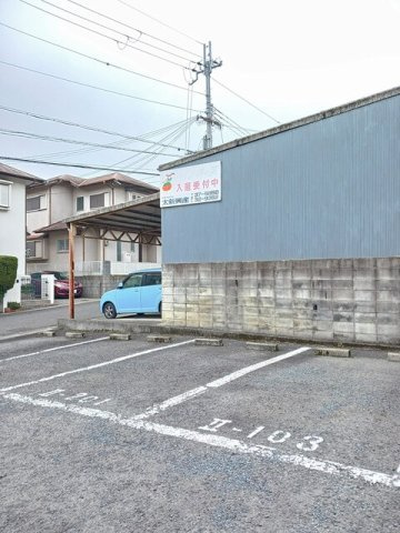 【駐車場】 | ハイツ柿の実Ⅱ | 駐車場があるので、車を買う予定の方も安心です