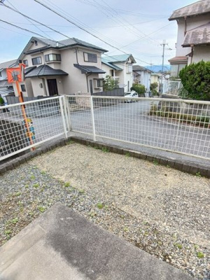 【庭】 | ハイツ柿の実Ⅱ | 簡単な家庭菜園も楽しめるお庭です