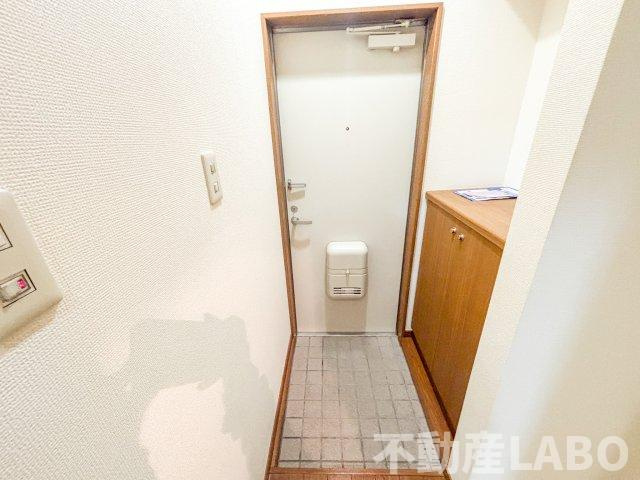 ハイツせせらぎ八尾の玄関