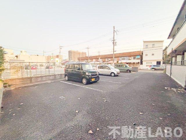ハイツせせらぎ八尾の駐車場