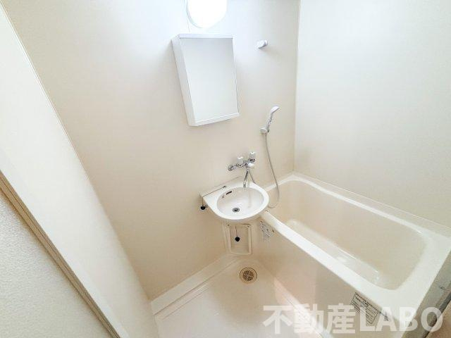 ハイツせせらぎ八尾の浴室