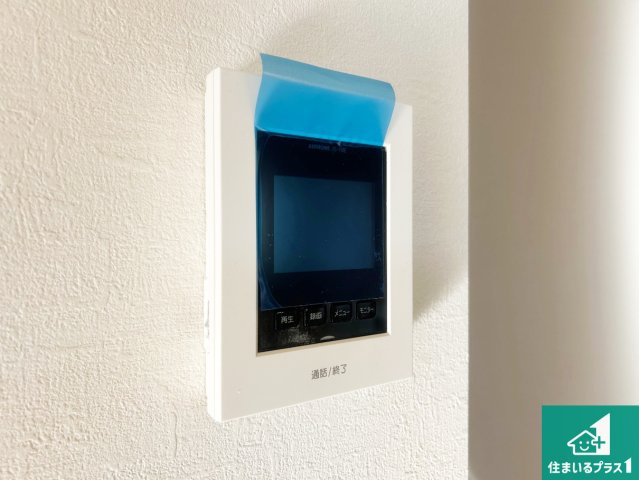 宝塚市小浜　第1期　新築一戸建ての防犯設備|カラーモニターインターホン！声だけでなく来訪者の姿や顔がモニターで確認できるので、小さなお子様がいらっしゃるご家庭でも安心できます！