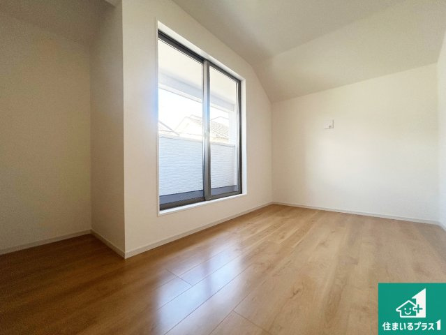 宝塚市小浜　第1期　新築一戸建ての洋室|シンプルな洋室は、自分好みのインテリアが楽しめます♪ご家族とインテリアや家具を選びに行くのは新築購入時の醍醐味の一つです。ぜひお楽しみください♪