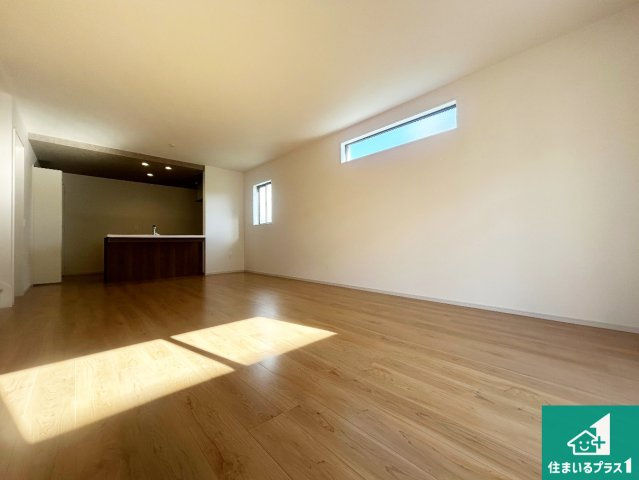 宝塚市小浜　第1期　新築一戸建ての居間・リビング|シンプルなリビングは、観葉植物等のインテリアを楽しめますね！パパ好みにも、ママ好みにも家具次第で雰囲気を変えることができます！